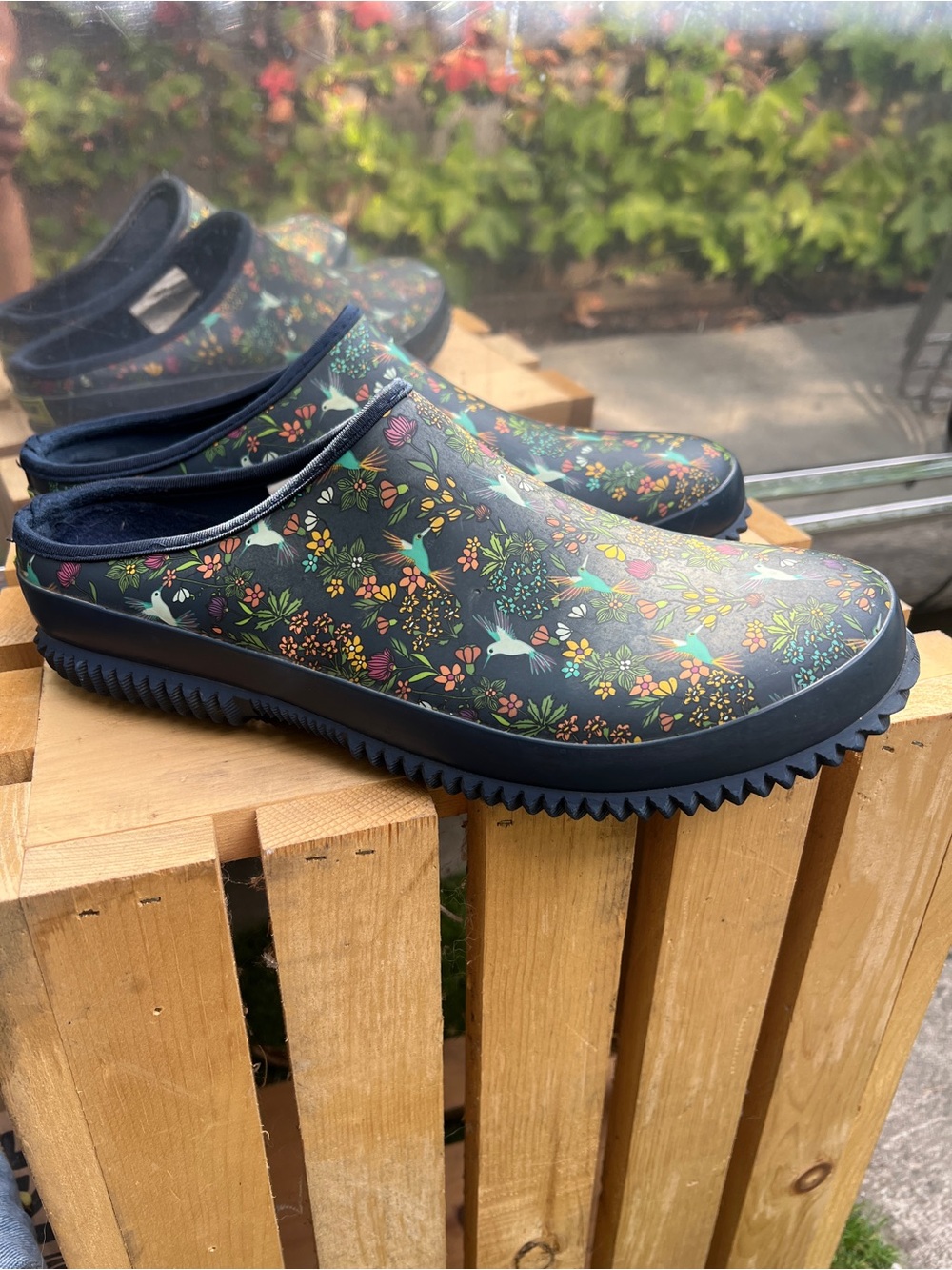 Western Chief Women's Hummingbird Garden Clog Blue Size 10